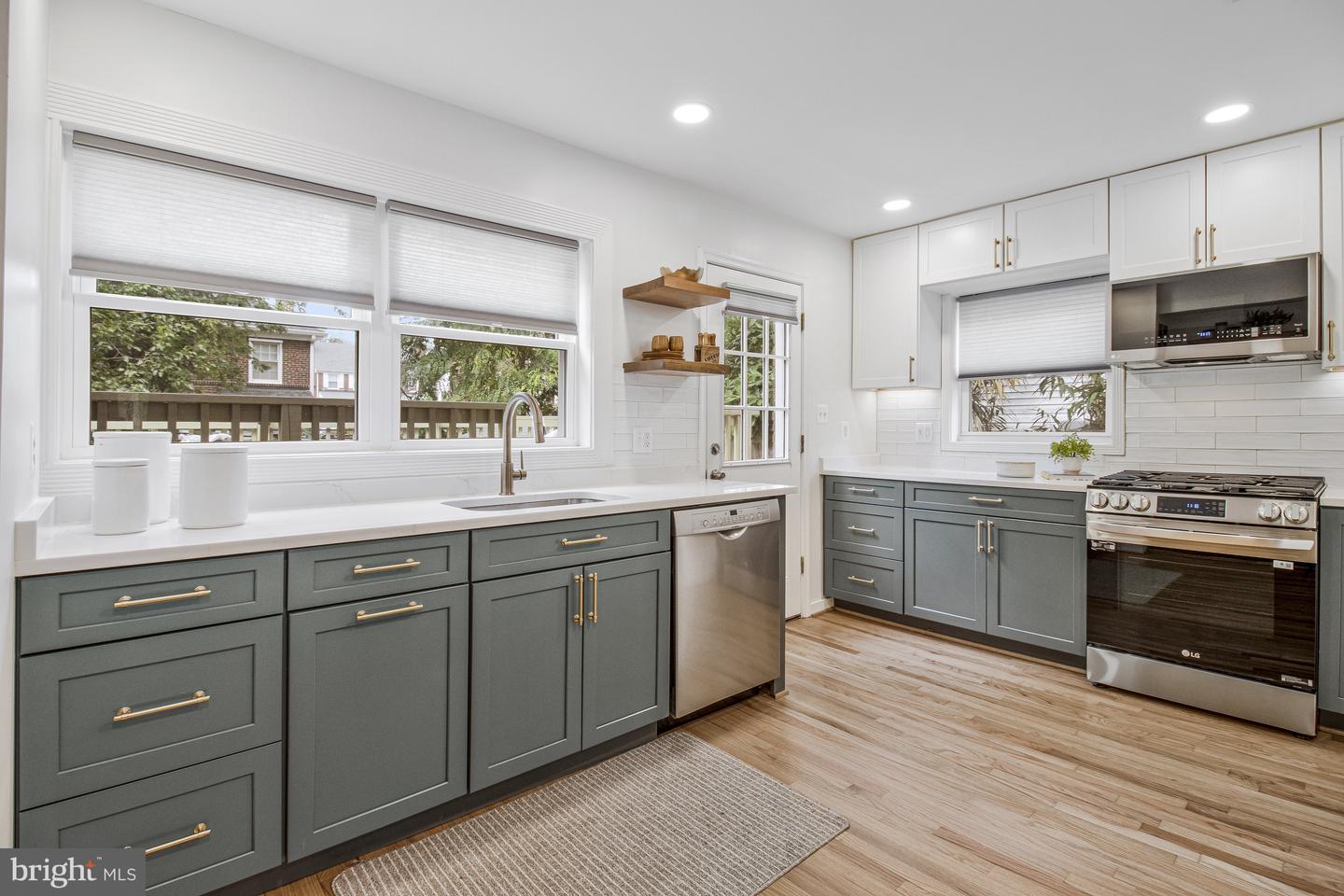3112 S HAYES ST, ARLINGTON, Virginia 22202, 3 Bedrooms Bedrooms, ,2 BathroomsBathrooms,Residential,For sale,3112 S HAYES ST,VAAR2064156 MLS # VAAR2064156