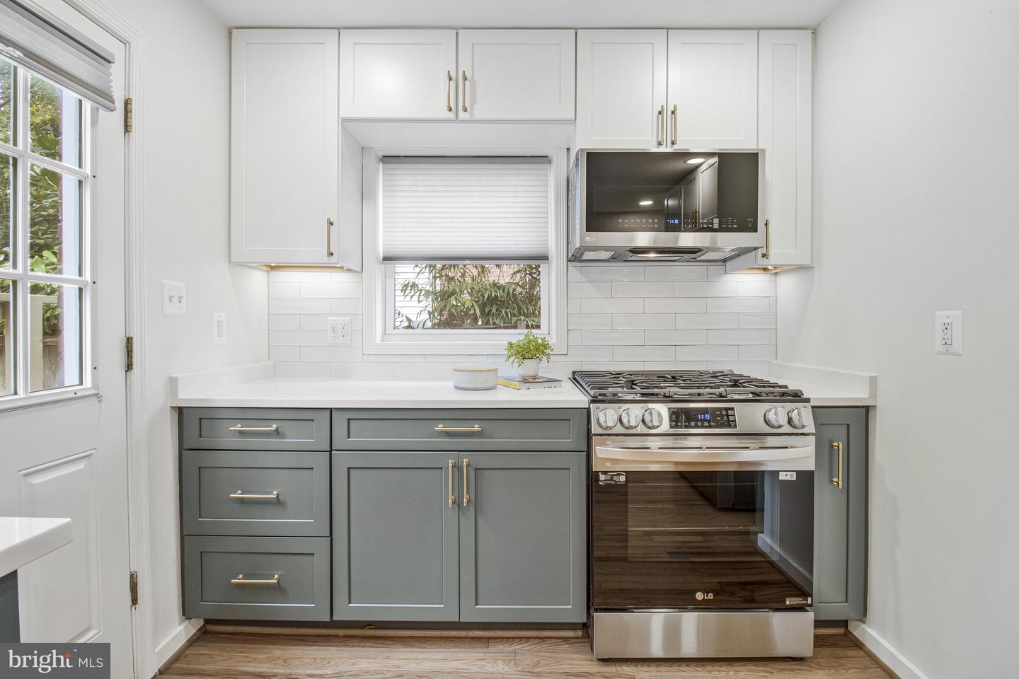 3112 S HAYES ST, ARLINGTON, Virginia 22202, 3 Bedrooms Bedrooms, ,2 BathroomsBathrooms,Residential,For sale,3112 S HAYES ST,VAAR2064156 MLS # VAAR2064156