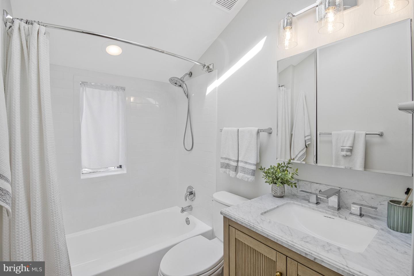 3112 S HAYES ST, ARLINGTON, Virginia 22202, 3 Bedrooms Bedrooms, ,2 BathroomsBathrooms,Residential,For sale,3112 S HAYES ST,VAAR2064156 MLS # VAAR2064156