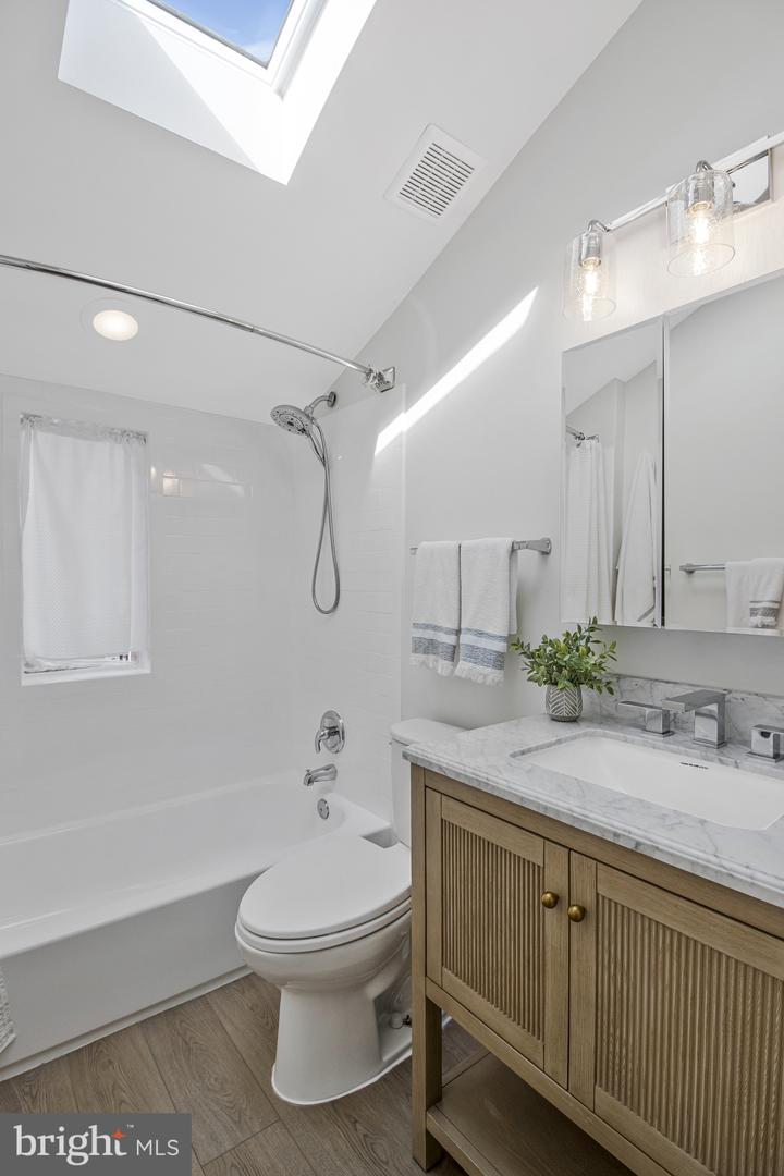 3112 S HAYES ST, ARLINGTON, Virginia 22202, 3 Bedrooms Bedrooms, ,2 BathroomsBathrooms,Residential,For sale,3112 S HAYES ST,VAAR2064156 MLS # VAAR2064156