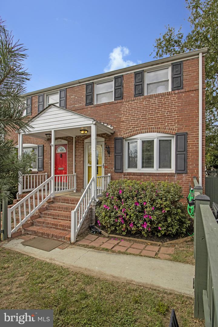 3112 S HAYES ST, ARLINGTON, Virginia 22202, 3 Bedrooms Bedrooms, ,2 BathroomsBathrooms,Residential,For sale,3112 S HAYES ST,VAAR2064156 MLS # VAAR2064156