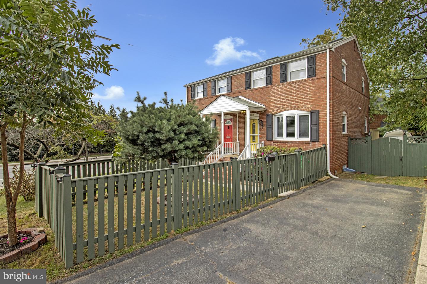 3112 S HAYES ST, ARLINGTON, Virginia 22202, 3 Bedrooms Bedrooms, ,2 BathroomsBathrooms,Residential,For sale,3112 S HAYES ST,VAAR2064156 MLS # VAAR2064156