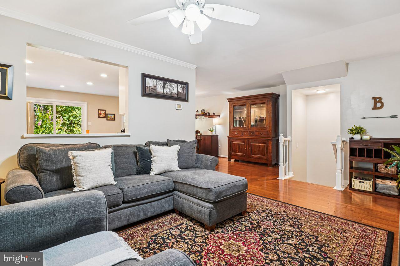 7917 VALLEYFIELD DR, SPRINGFIELD, Virginia 22153, 3 Bedrooms Bedrooms, ,2 BathroomsBathrooms,Residential,For sale,7917 VALLEYFIELD DR,VAFX2269482 MLS # VAFX2269482