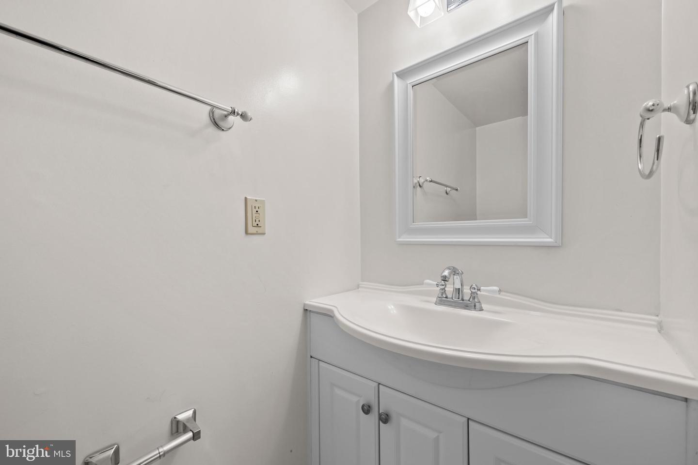 4947 MCFARLAND CT, FAIRFAX, Virginia 22032, 3 Bedrooms Bedrooms, ,2 BathroomsBathrooms,Residential,For sale,4947 MCFARLAND CT,VAFX2269636 MLS # VAFX2269636