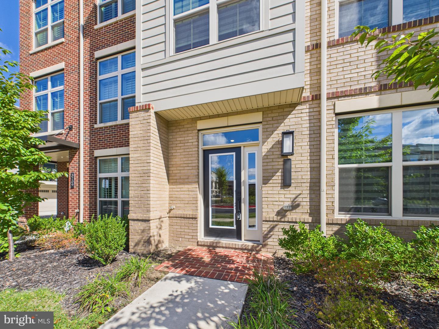 3711 MAYORS WAY, FAIRFAX, Virginia 22030, 4 Bedrooms Bedrooms, ,4 BathroomsBathrooms,Residential,For sale,3711 MAYORS WAY,VAFC2007114 MLS # VAFC2007114