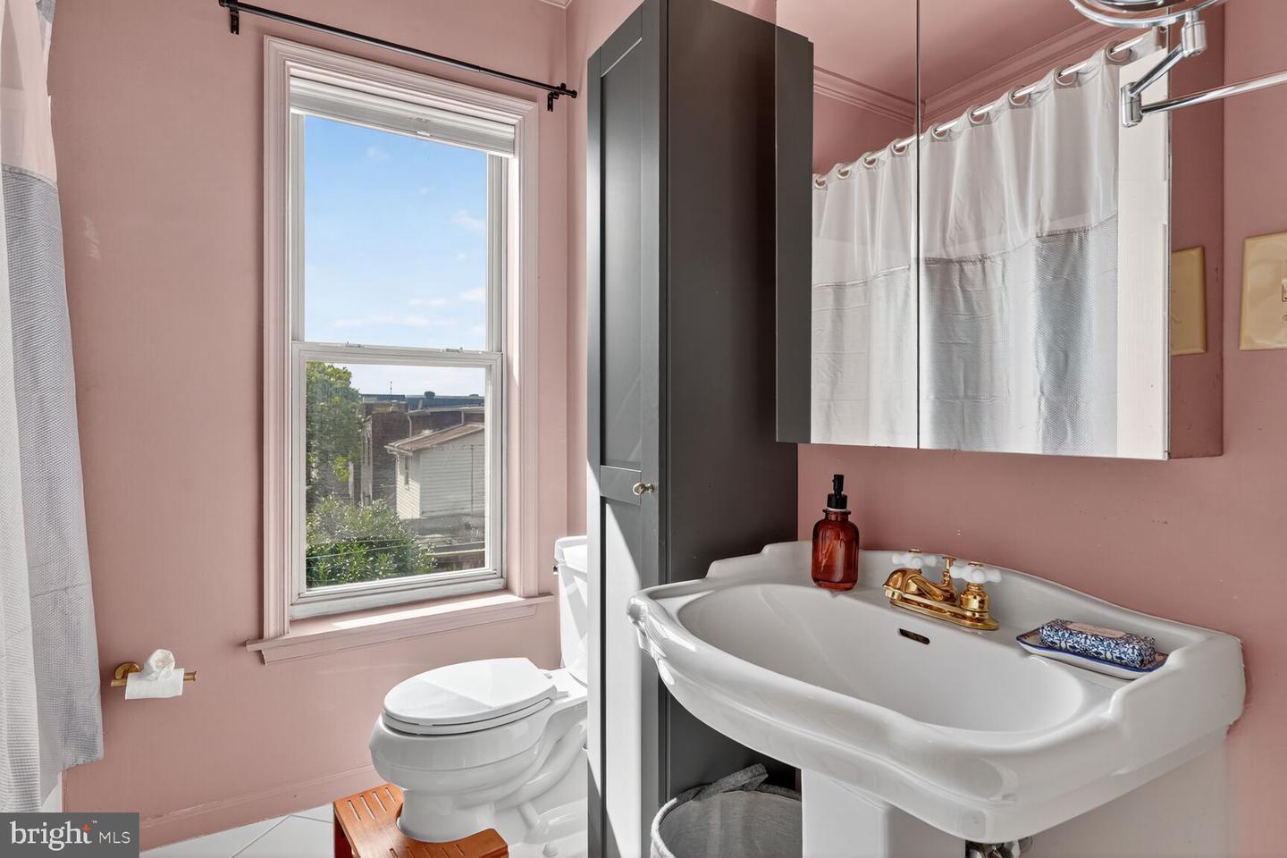 409 M ST NE, WASHINGTON, District Of Columbia 20002, 3 Bedrooms Bedrooms, ,2 BathroomsBathrooms,Residential,For sale,409 M ST NE,DCDC2224874 MLS # DCDC2224874