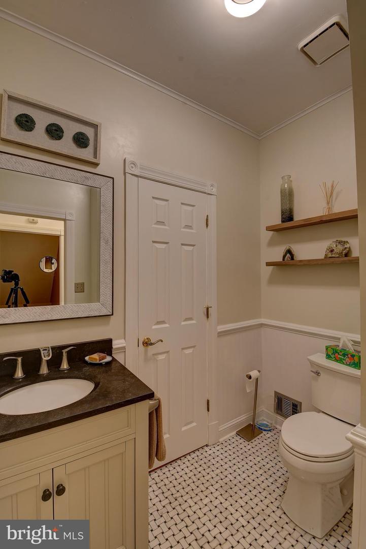 4703 MARYMEAD DR, FAIRFAX, Virginia 22030, 5 Bedrooms Bedrooms, ,4 BathroomsBathrooms,Residential,For sale,4703 MARYMEAD DR,VAFX2270166 MLS # VAFX2270166