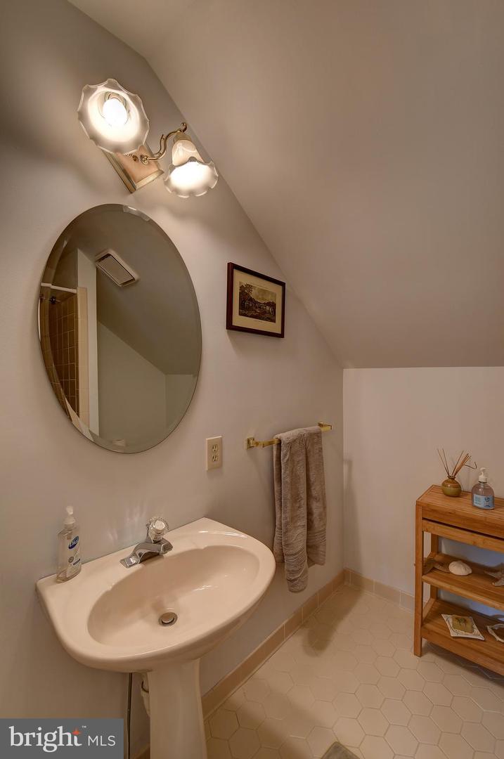 4703 MARYMEAD DR, FAIRFAX, Virginia 22030, 5 Bedrooms Bedrooms, ,4 BathroomsBathrooms,Residential,For sale,4703 MARYMEAD DR,VAFX2270166 MLS # VAFX2270166