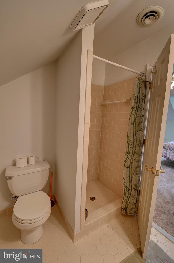 4703 MARYMEAD DR, FAIRFAX, Virginia 22030, 5 Bedrooms Bedrooms, ,4 BathroomsBathrooms,Residential,For sale,4703 MARYMEAD DR,VAFX2270166 MLS # VAFX2270166
