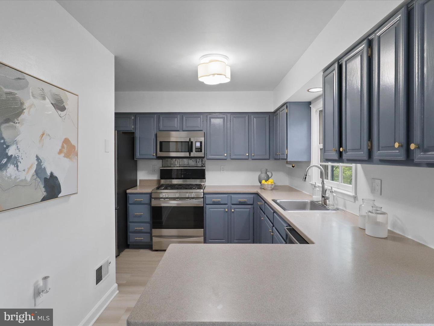 3001 FEDERAL HILL DR, FALLS CHURCH, Virginia 22044, 3 Bedrooms Bedrooms, ,2 BathroomsBathrooms,Residential,For sale,3001 FEDERAL HILL DR,VAFX2270168 MLS # VAFX2270168