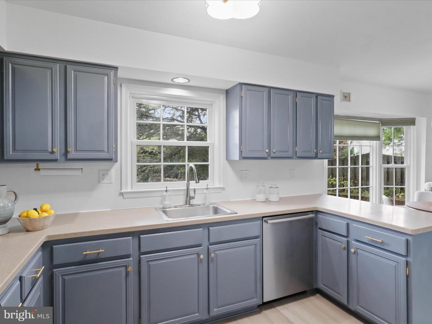3001 FEDERAL HILL DR, FALLS CHURCH, Virginia 22044, 3 Bedrooms Bedrooms, ,2 BathroomsBathrooms,Residential,For sale,3001 FEDERAL HILL DR,VAFX2270168 MLS # VAFX2270168