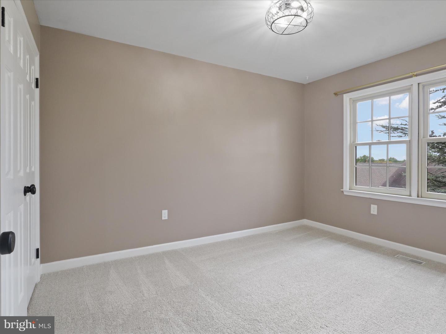 3001 FEDERAL HILL DR, FALLS CHURCH, Virginia 22044, 3 Bedrooms Bedrooms, ,2 BathroomsBathrooms,Residential,For sale,3001 FEDERAL HILL DR,VAFX2270168 MLS # VAFX2270168