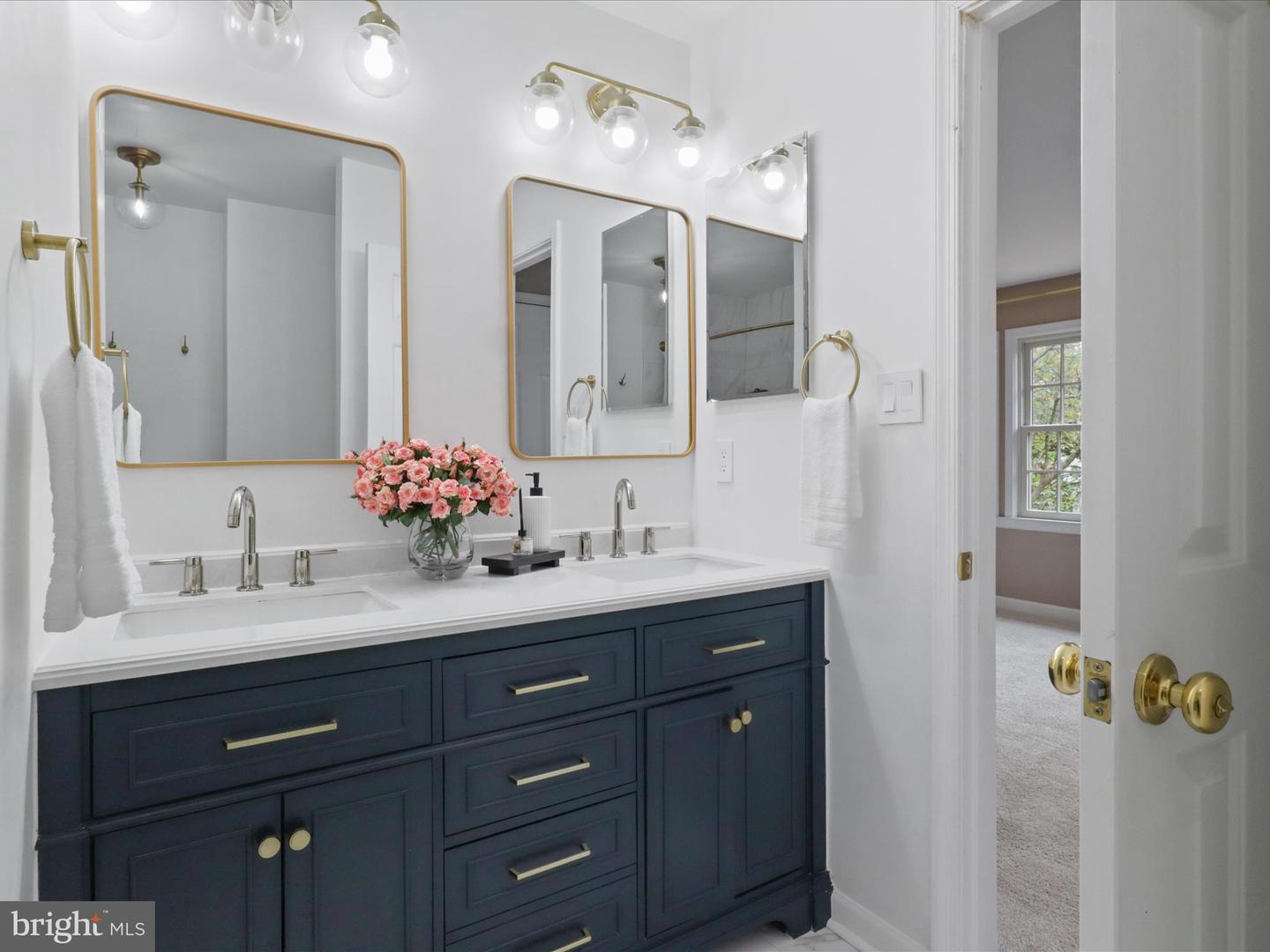 3001 FEDERAL HILL DR, FALLS CHURCH, Virginia 22044, 3 Bedrooms Bedrooms, ,2 BathroomsBathrooms,Residential,For sale,3001 FEDERAL HILL DR,VAFX2270168 MLS # VAFX2270168