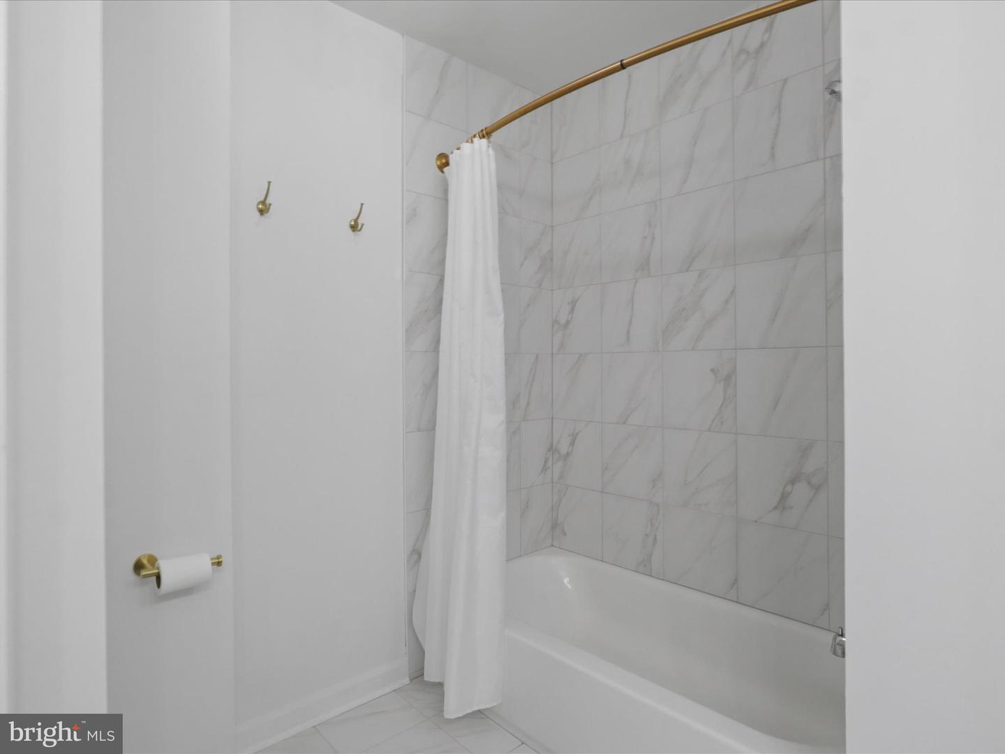 3001 FEDERAL HILL DR, FALLS CHURCH, Virginia 22044, 3 Bedrooms Bedrooms, ,2 BathroomsBathrooms,Residential,For sale,3001 FEDERAL HILL DR,VAFX2270168 MLS # VAFX2270168