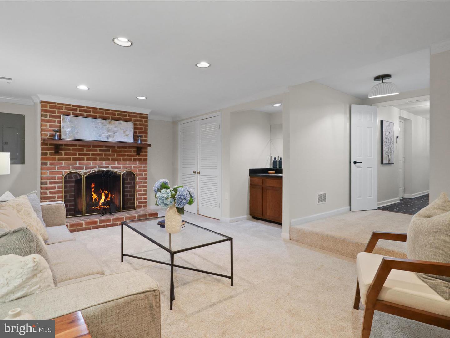 3001 FEDERAL HILL DR, FALLS CHURCH, Virginia 22044, 3 Bedrooms Bedrooms, ,2 BathroomsBathrooms,Residential,For sale,3001 FEDERAL HILL DR,VAFX2270168 MLS # VAFX2270168