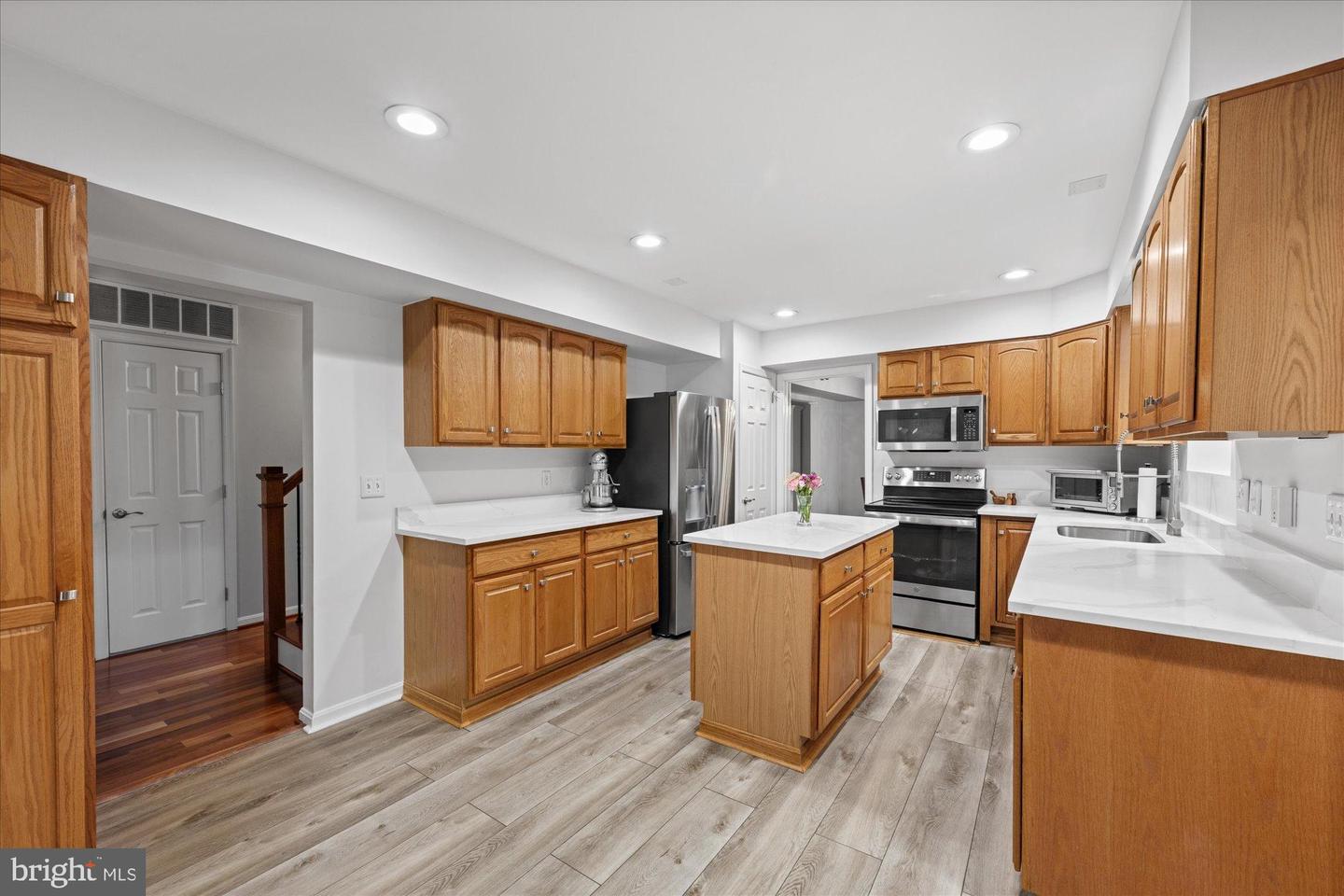7204 RACEPOINT WAY, ALEXANDRIA, Virginia 22315, 4 Bedrooms Bedrooms, 13 Rooms Rooms,3 BathroomsBathrooms,Residential,For sale,7204 RACEPOINT WAY,VAFX2270186 MLS # VAFX2270186