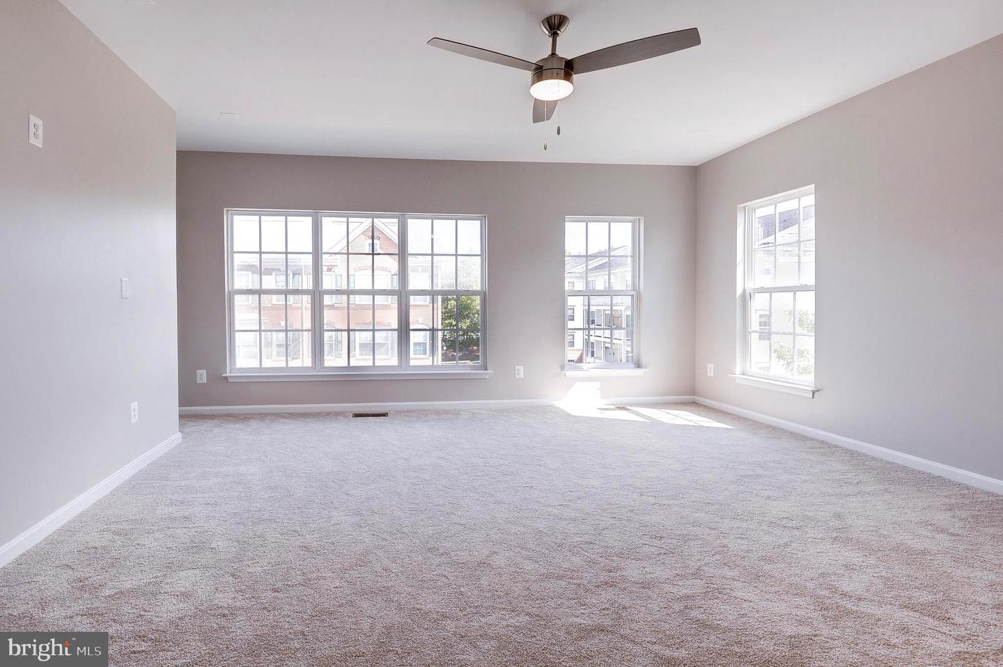 19293 HARLOW SQ, LEESBURG, Virginia 20176, 3 Bedrooms Bedrooms, ,2 BathroomsBathrooms,Residential,For sale,19293 HARLOW SQ,VALO2107988 MLS # VALO2107988