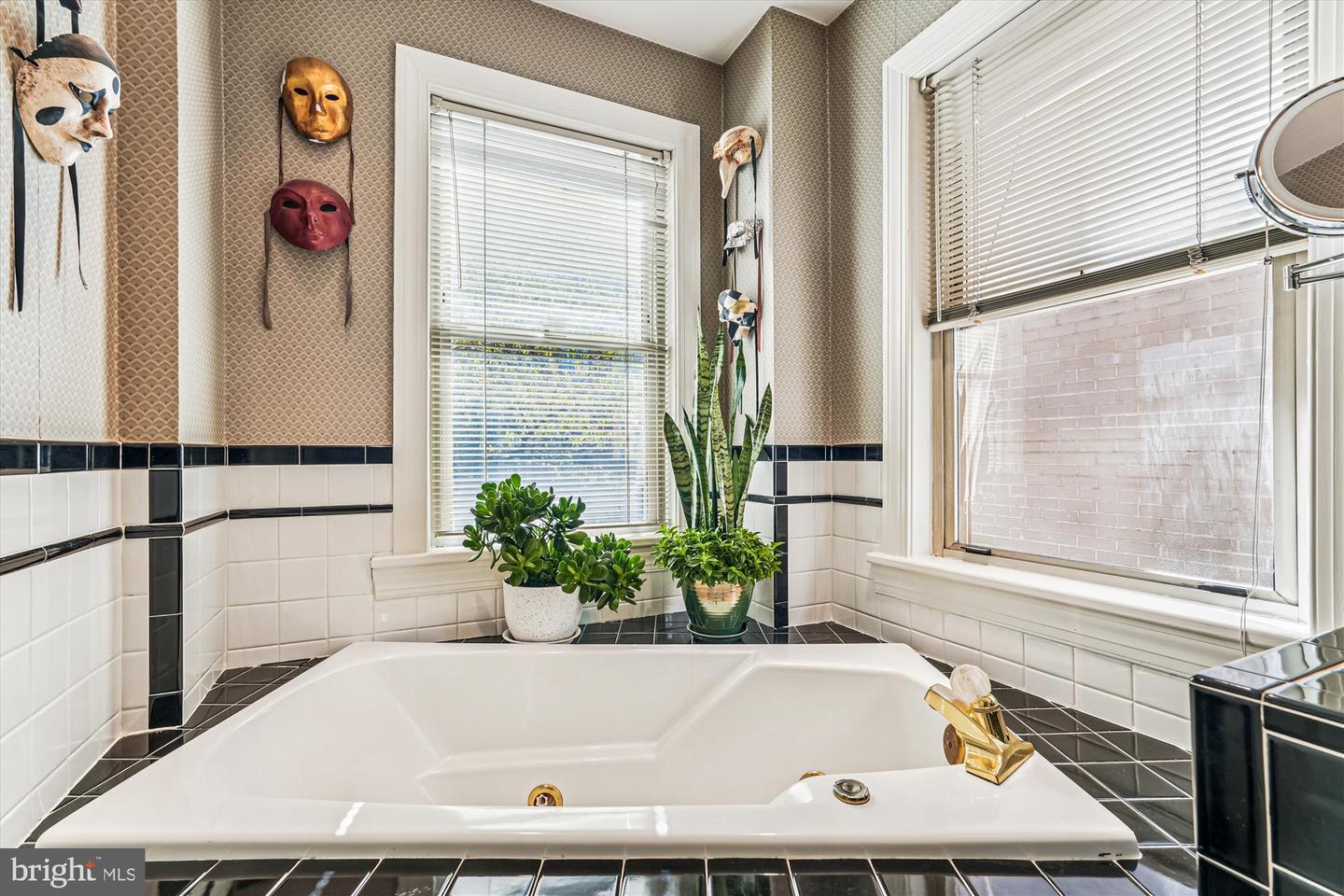 1420 Q ST NW, WASHINGTON, District Of Columbia 20009, 6 Bedrooms Bedrooms, ,3 BathroomsBathrooms,Residential,For sale,1420 Q ST NW,DCDC2225054 MLS # DCDC2225054