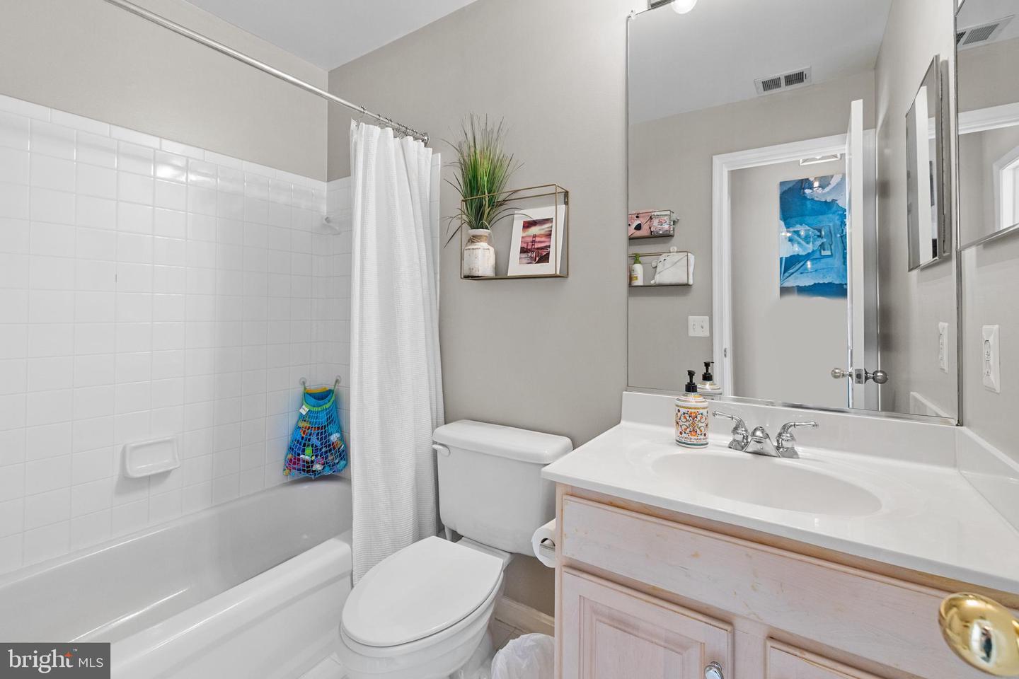 150 MARTIN LN, ALEXANDRIA, Virginia 22304, 2 Bedrooms Bedrooms, ,2 BathroomsBathrooms,Residential,For sale,150 MARTIN LN,VAAX2050414 MLS # VAAX2050414