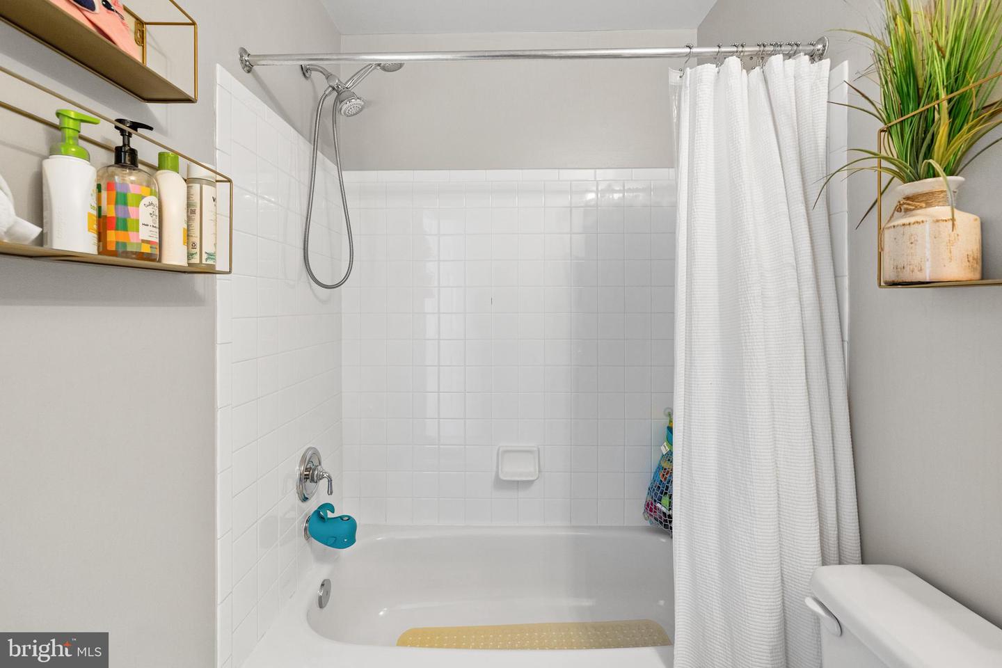 150 MARTIN LN, ALEXANDRIA, Virginia 22304, 2 Bedrooms Bedrooms, ,2 BathroomsBathrooms,Residential,For sale,150 MARTIN LN,VAAX2050414 MLS # VAAX2050414