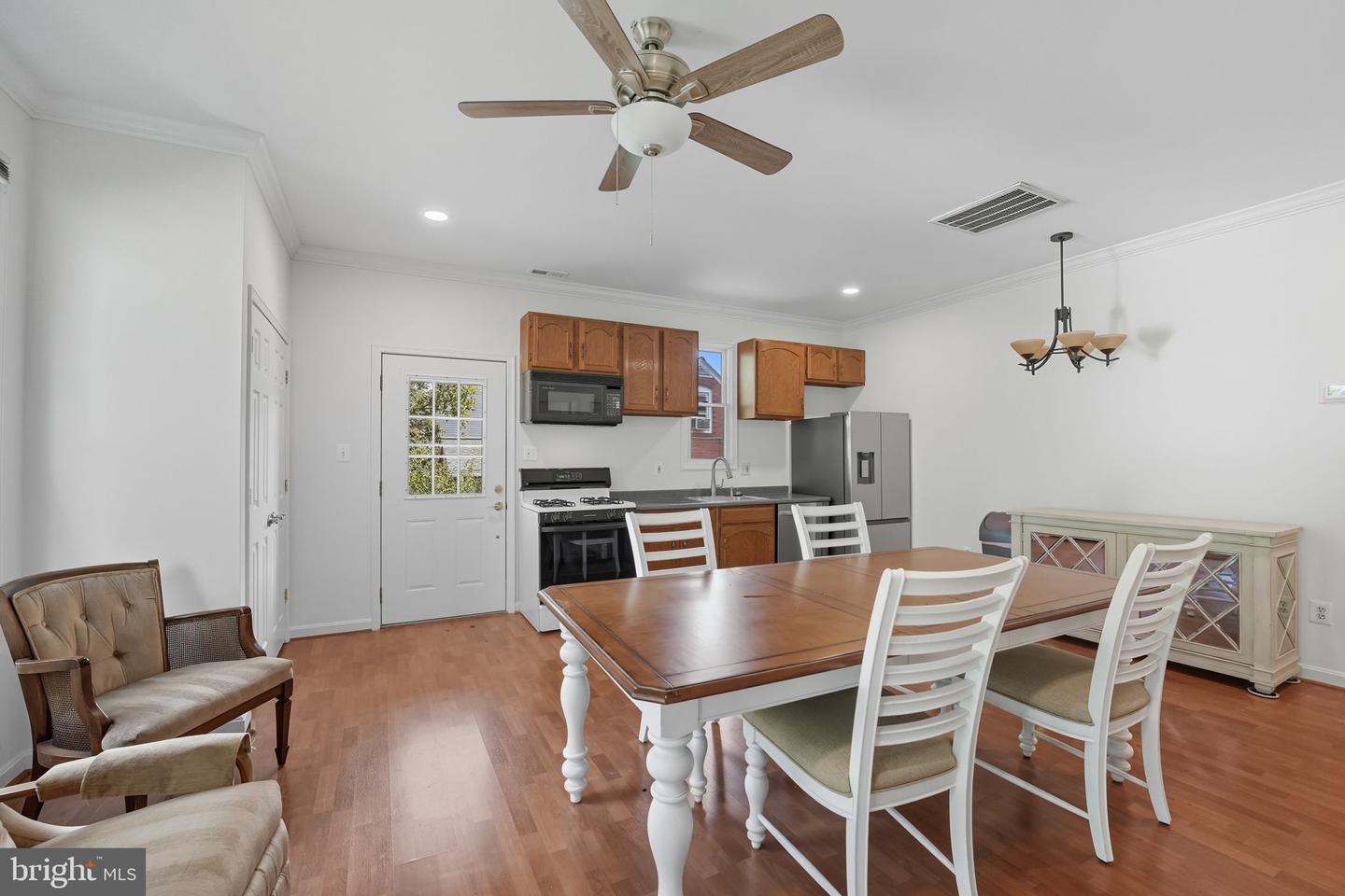 6812 CHESTNUT AVE, FALLS CHURCH, Virginia 22042, 5 Bedrooms Bedrooms, ,3 BathroomsBathrooms,Residential,For sale,6812 CHESTNUT AVE,VAFX2270266 MLS # VAFX2270266