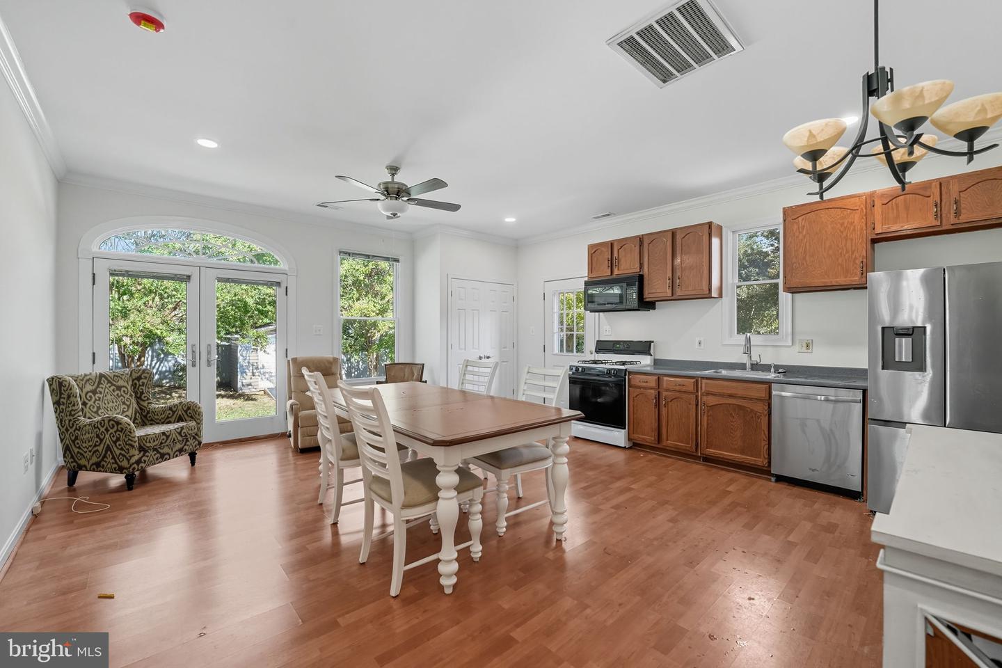 6812 CHESTNUT AVE, FALLS CHURCH, Virginia 22042, 5 Bedrooms Bedrooms, ,3 BathroomsBathrooms,Residential,For sale,6812 CHESTNUT AVE,VAFX2270266 MLS # VAFX2270266
