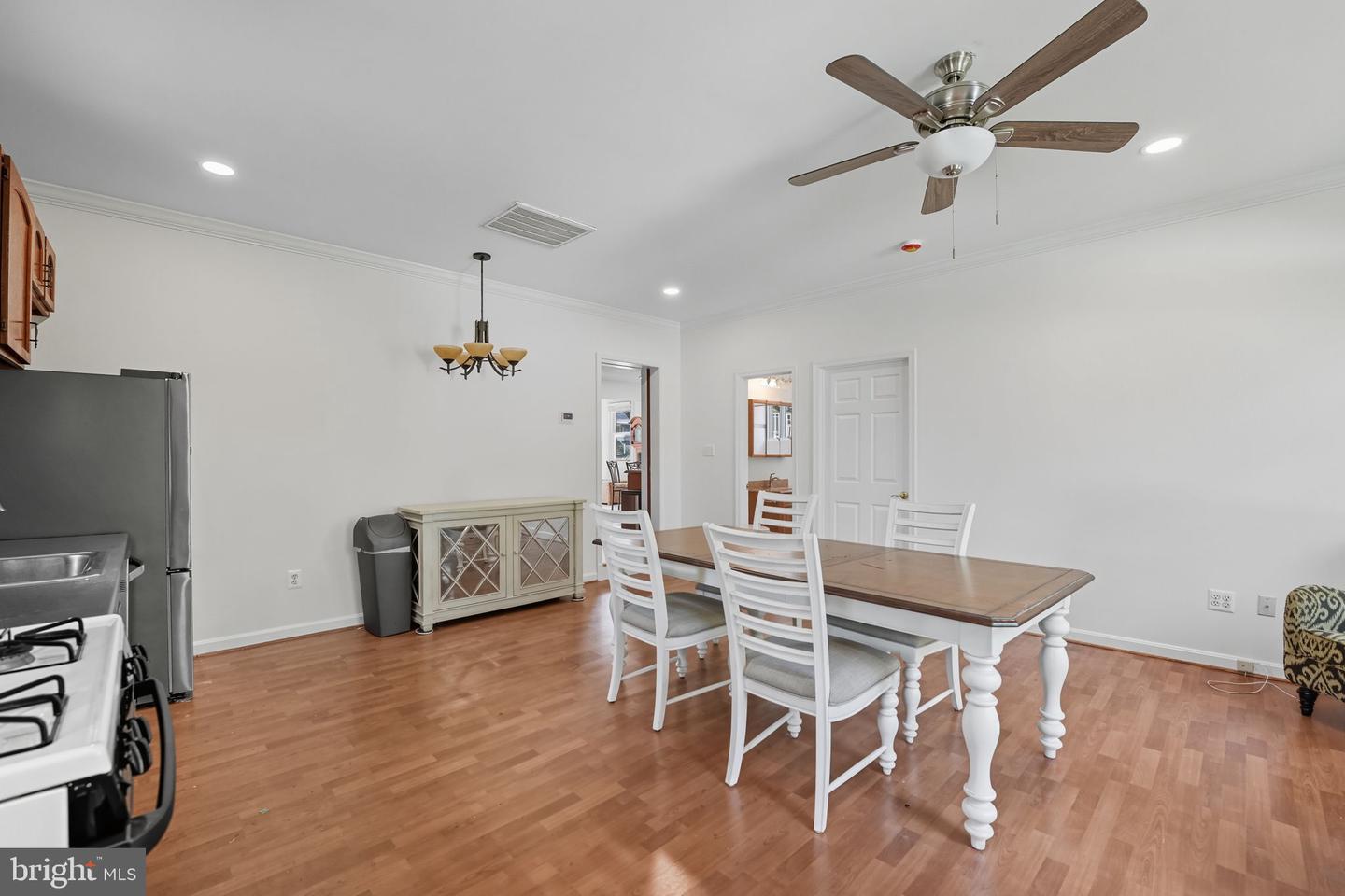 6812 CHESTNUT AVE, FALLS CHURCH, Virginia 22042, 5 Bedrooms Bedrooms, ,3 BathroomsBathrooms,Residential,For sale,6812 CHESTNUT AVE,VAFX2270266 MLS # VAFX2270266