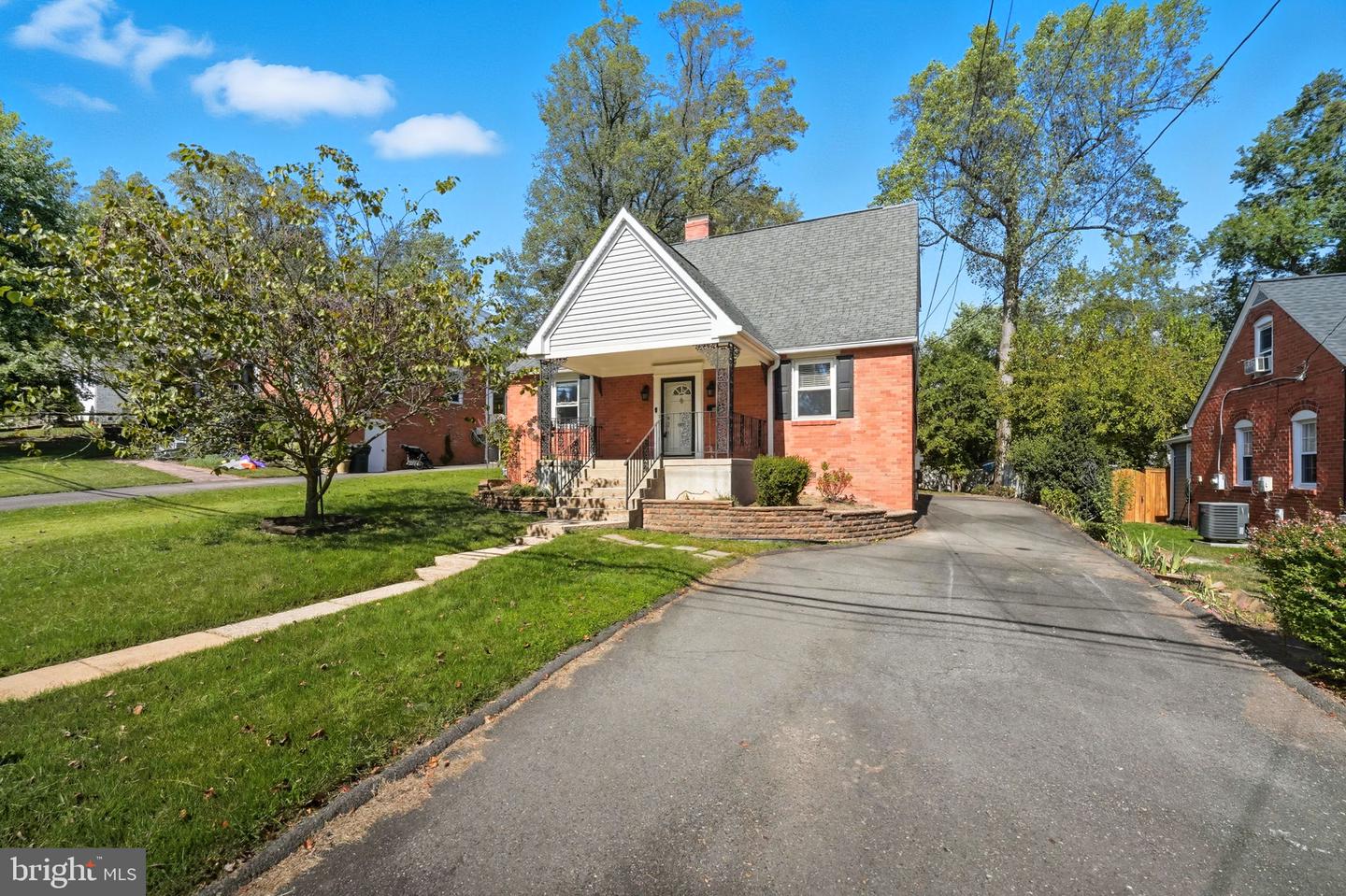 6812 CHESTNUT AVE, FALLS CHURCH, Virginia 22042, 5 Bedrooms Bedrooms, ,3 BathroomsBathrooms,Residential,For sale,6812 CHESTNUT AVE,VAFX2270266 MLS # VAFX2270266