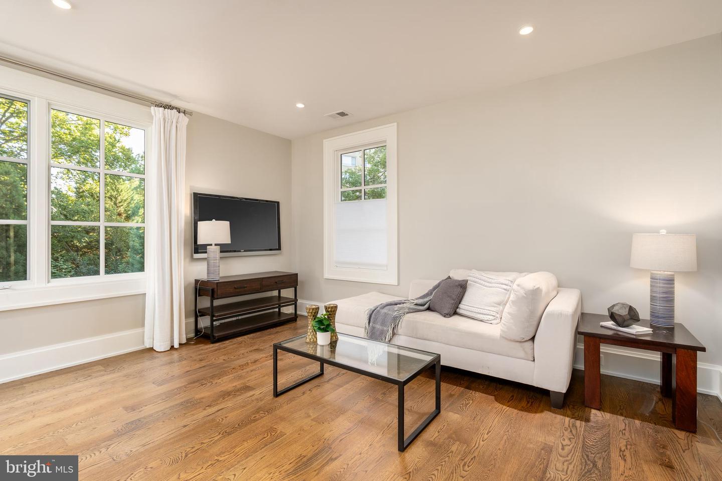 3128 APPLETON ST NW, WASHINGTON, District Of Columbia 20008, 6 Bedrooms Bedrooms, ,6 BathroomsBathrooms,Residential,For sale,3128 APPLETON ST NW,DCDC2225148 MLS # DCDC2225148