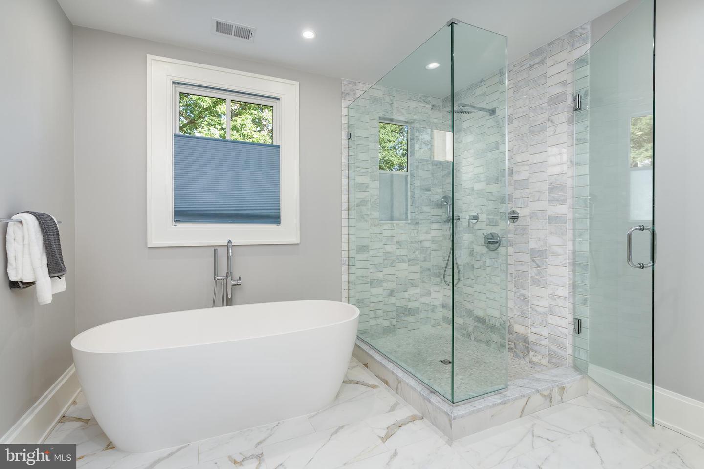 3128 APPLETON ST NW, WASHINGTON, District Of Columbia 20008, 6 Bedrooms Bedrooms, ,6 BathroomsBathrooms,Residential,For sale,3128 APPLETON ST NW,DCDC2225148 MLS # DCDC2225148