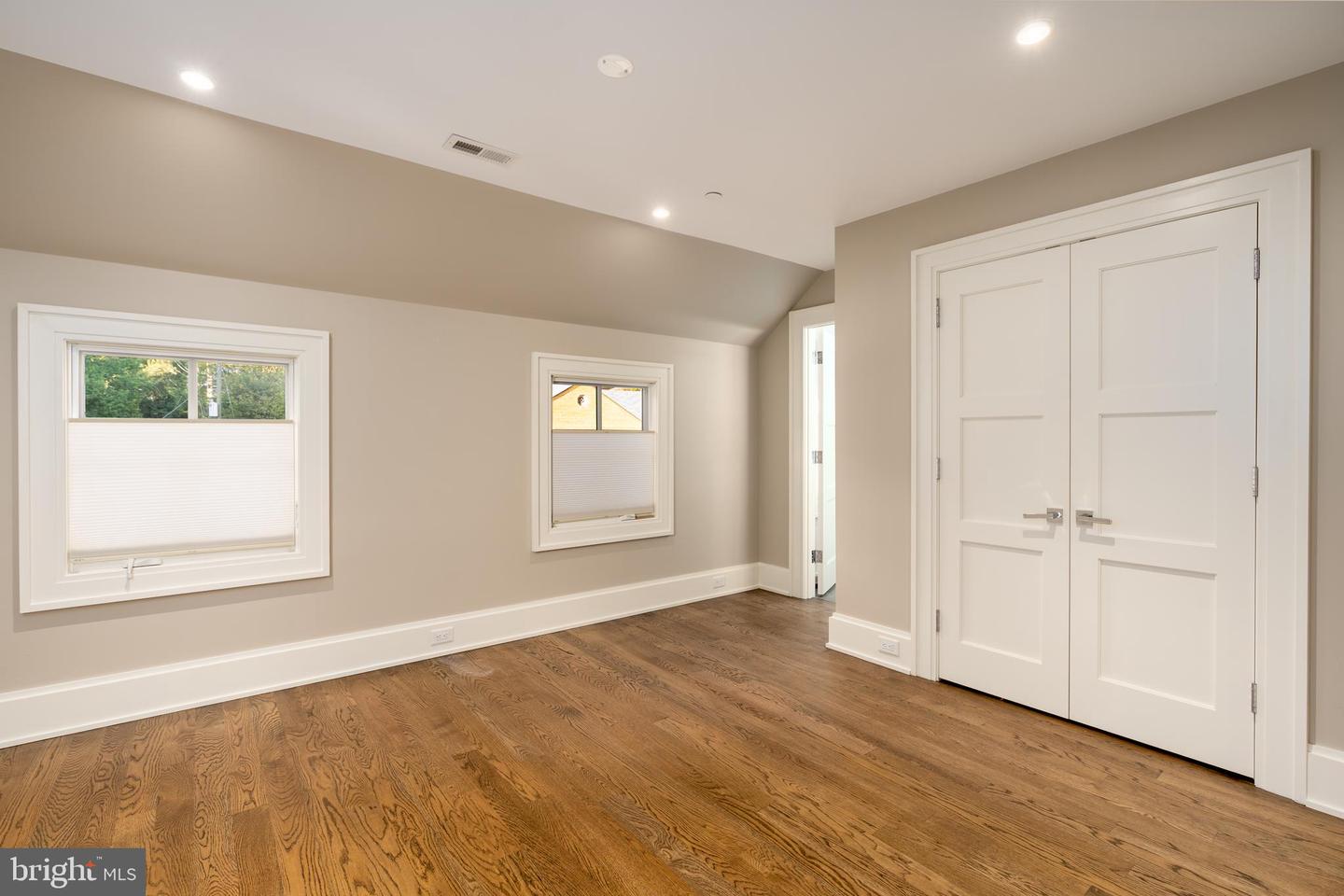 3128 APPLETON ST NW, WASHINGTON, District Of Columbia 20008, 6 Bedrooms Bedrooms, ,6 BathroomsBathrooms,Residential,For sale,3128 APPLETON ST NW,DCDC2225148 MLS # DCDC2225148
