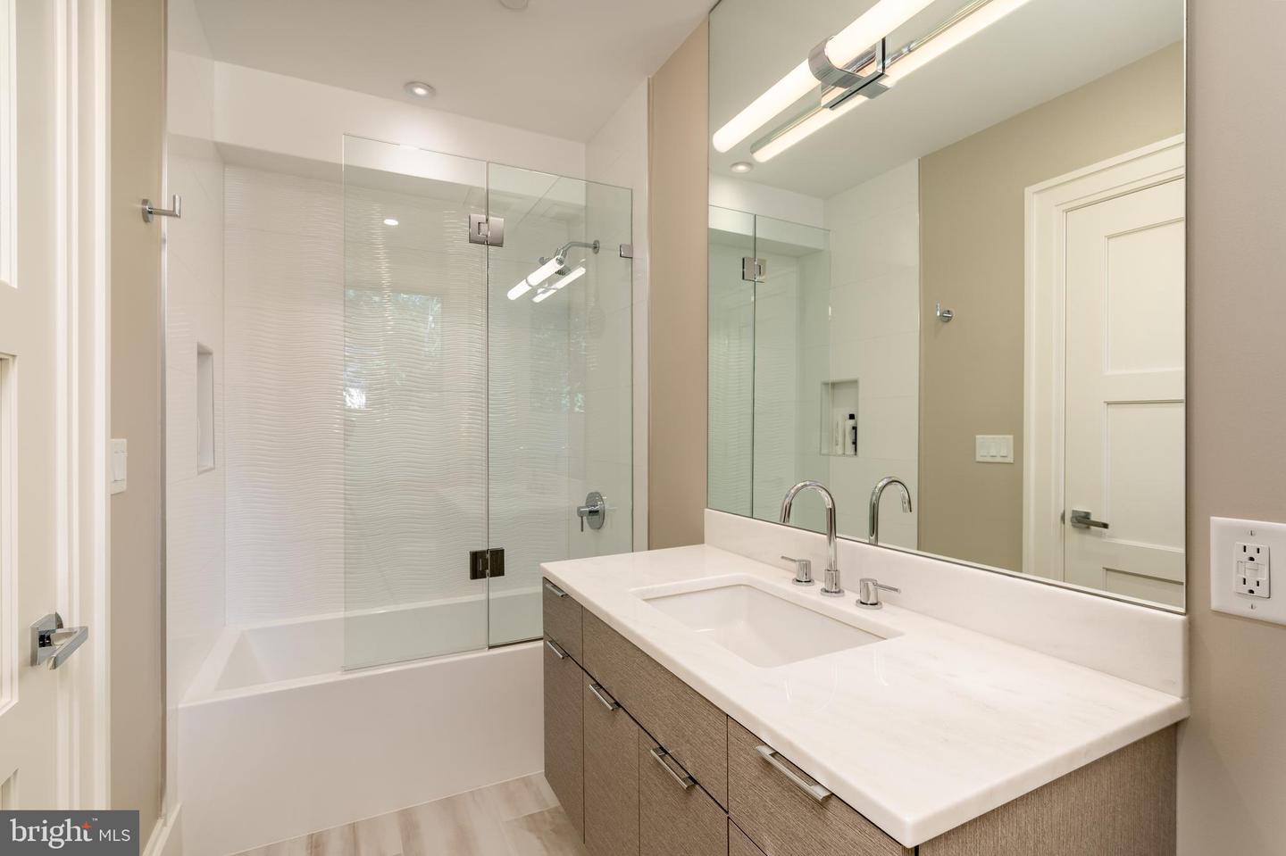 3128 APPLETON ST NW, WASHINGTON, District Of Columbia 20008, 6 Bedrooms Bedrooms, ,6 BathroomsBathrooms,Residential,For sale,3128 APPLETON ST NW,DCDC2225148 MLS # DCDC2225148