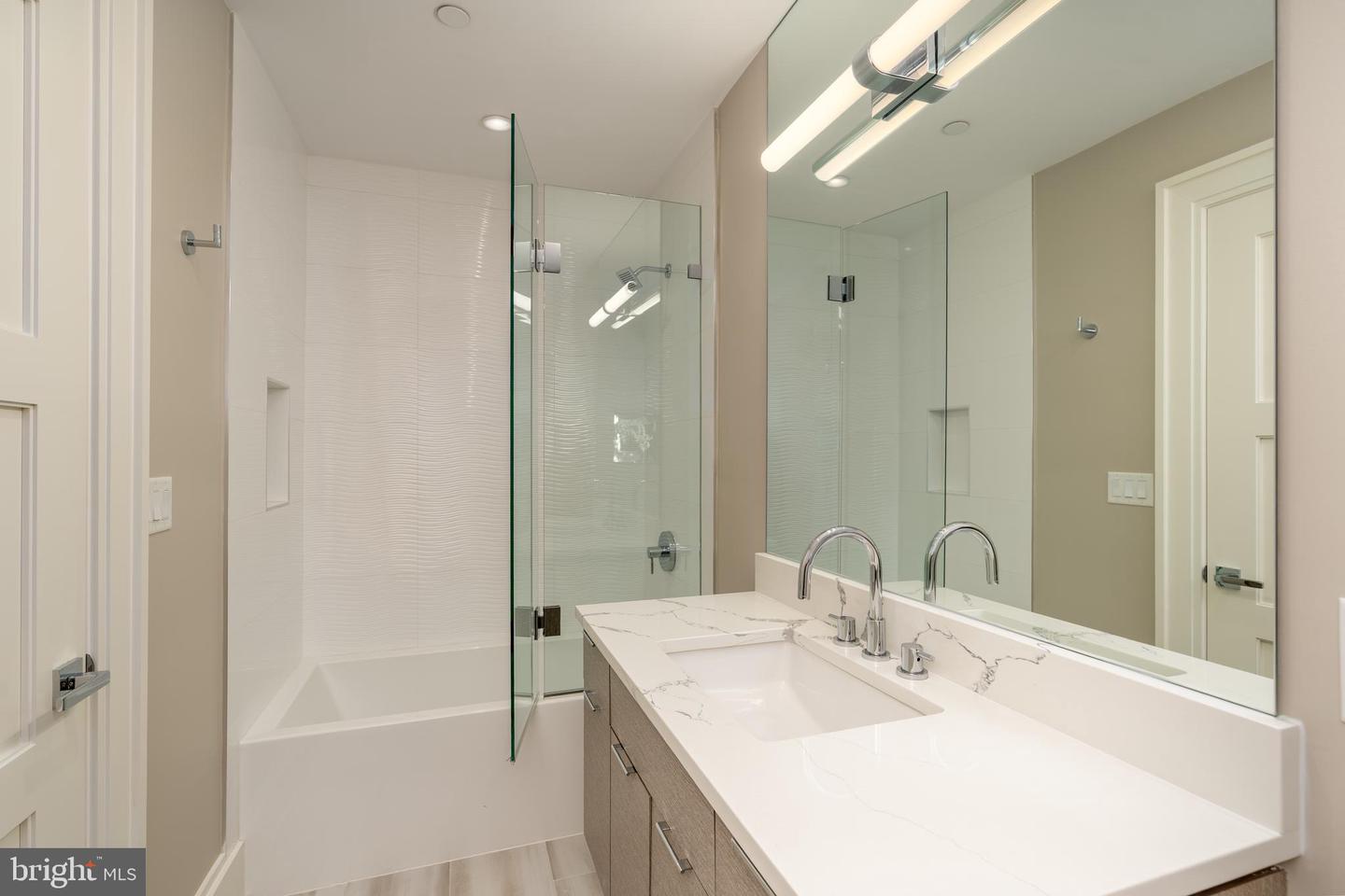 3128 APPLETON ST NW, WASHINGTON, District Of Columbia 20008, 6 Bedrooms Bedrooms, ,6 BathroomsBathrooms,Residential,For sale,3128 APPLETON ST NW,DCDC2225148 MLS # DCDC2225148