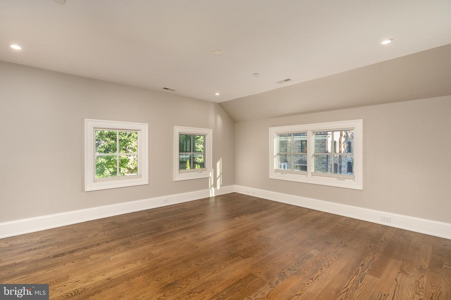 3128 APPLETON ST NW, WASHINGTON, District Of Columbia 20008, 6 Bedrooms Bedrooms, ,6 BathroomsBathrooms,Residential,For sale,3128 APPLETON ST NW,DCDC2225148 MLS # DCDC2225148