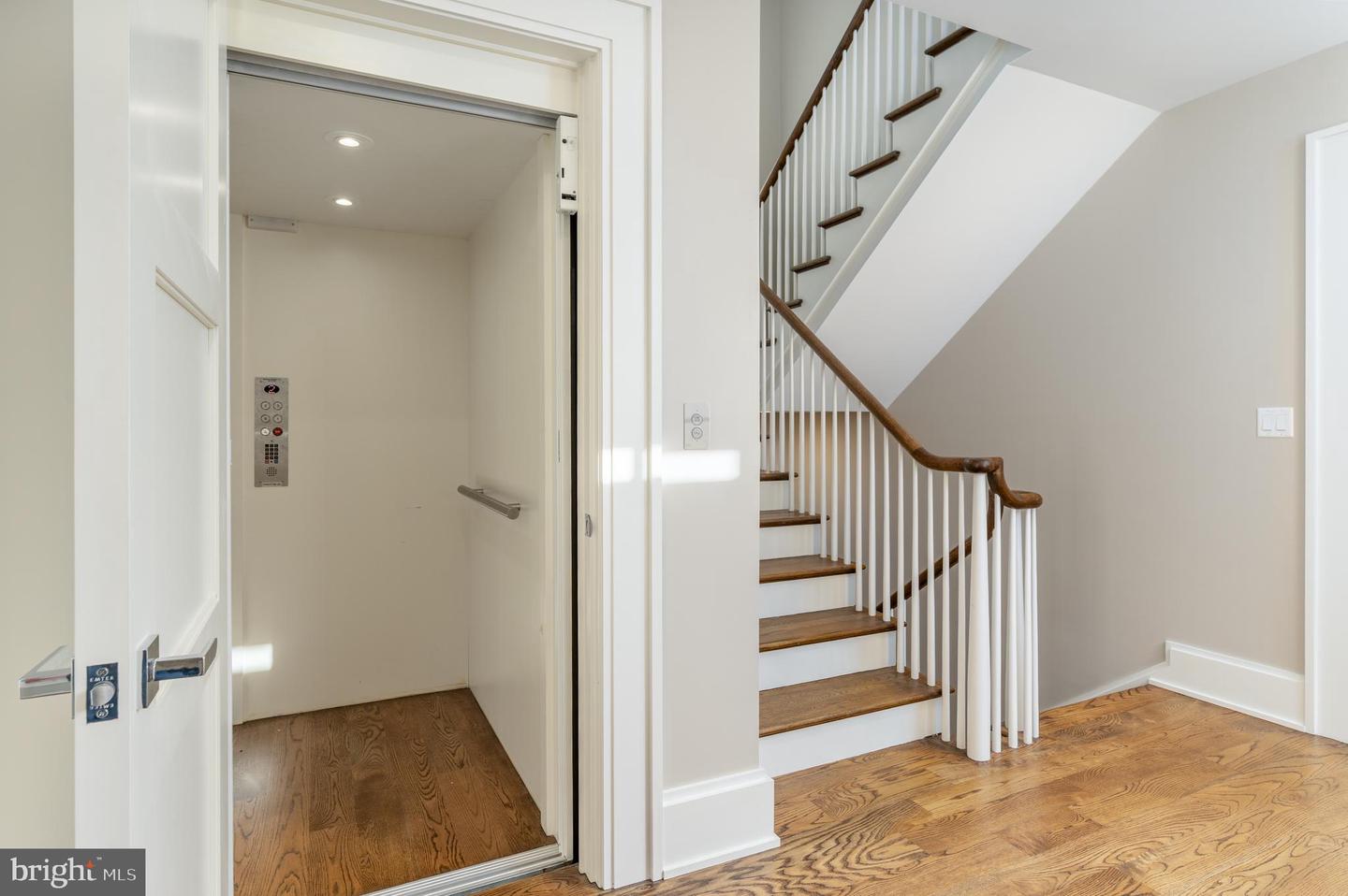 3128 APPLETON ST NW, WASHINGTON, District Of Columbia 20008, 6 Bedrooms Bedrooms, ,6 BathroomsBathrooms,Residential,For sale,3128 APPLETON ST NW,DCDC2225148 MLS # DCDC2225148