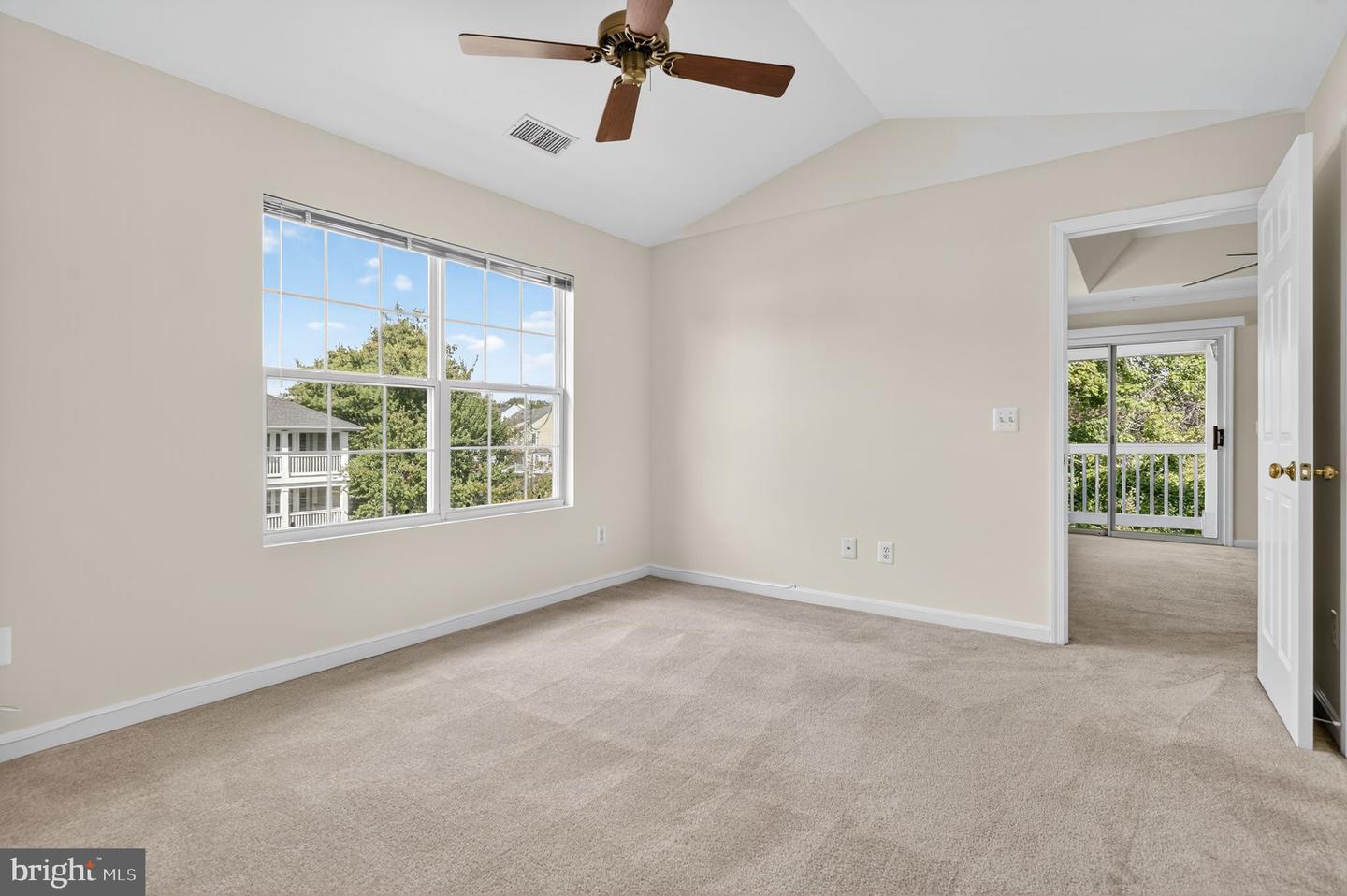 14151 CUDDY LOOP #301, WOODBRIDGE, Virginia 22193, 2 Bedrooms Bedrooms, ,2 BathroomsBathrooms,Residential,For sale,14151 CUDDY LOOP #301,VAPW2105292 MLS # VAPW2105292