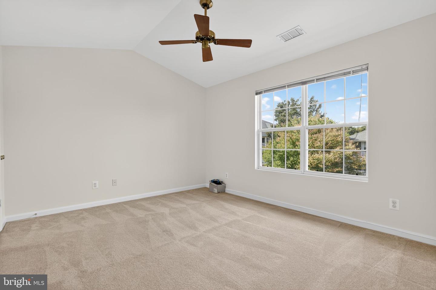 14151 CUDDY LOOP #301, WOODBRIDGE, Virginia 22193, 2 Bedrooms Bedrooms, ,2 BathroomsBathrooms,Residential,For sale,14151 CUDDY LOOP #301,VAPW2105292 MLS # VAPW2105292