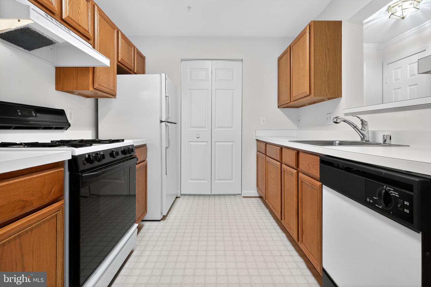 14151 CUDDY LOOP #301, WOODBRIDGE, Virginia 22193, 2 Bedrooms Bedrooms, ,2 BathroomsBathrooms,Residential,For sale,14151 CUDDY LOOP #301,VAPW2105292 MLS # VAPW2105292