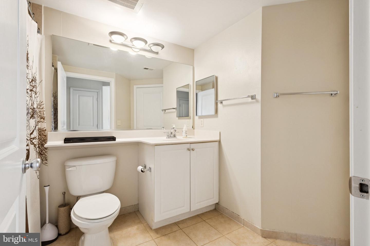 851 N GLEBE RD N #904, ARLINGTON, Virginia 22203, 2 Bedrooms Bedrooms, ,2 BathroomsBathrooms,Residential,For sale,851 N GLEBE RD N #904,VAAR2064502 MLS # VAAR2064502