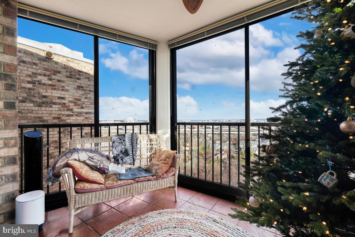 5903 MOUNT EAGLE DR #1612, ALEXANDRIA, Virginia 22303, 2 Bedrooms Bedrooms, 6 Rooms Rooms,1 BathroomBathrooms,Residential,For sale,5903 MOUNT EAGLE DR #1612,VAFX2272742 MLS # VAFX2272742