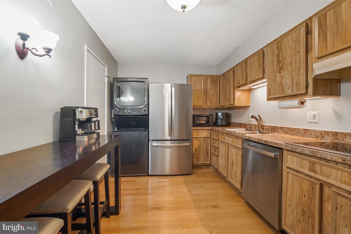 5903 MOUNT EAGLE DR #1612, ALEXANDRIA, Virginia 22303, 2 Bedrooms Bedrooms, 6 Rooms Rooms,1 BathroomBathrooms,Residential,For sale,5903 MOUNT EAGLE DR #1612,VAFX2272742 MLS # VAFX2272742