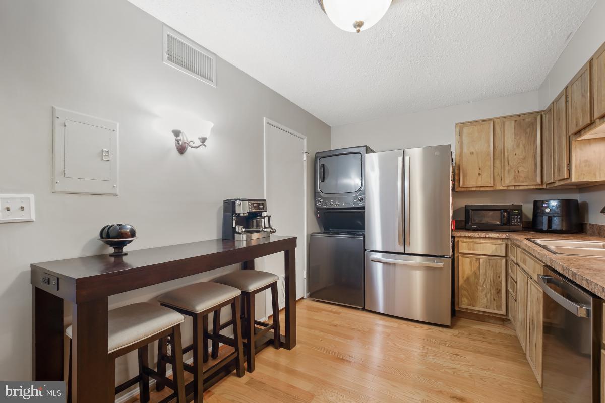 5903 MOUNT EAGLE DR #1612, ALEXANDRIA, Virginia 22303, 2 Bedrooms Bedrooms, 6 Rooms Rooms,1 BathroomBathrooms,Residential,For sale,5903 MOUNT EAGLE DR #1612,VAFX2272742 MLS # VAFX2272742