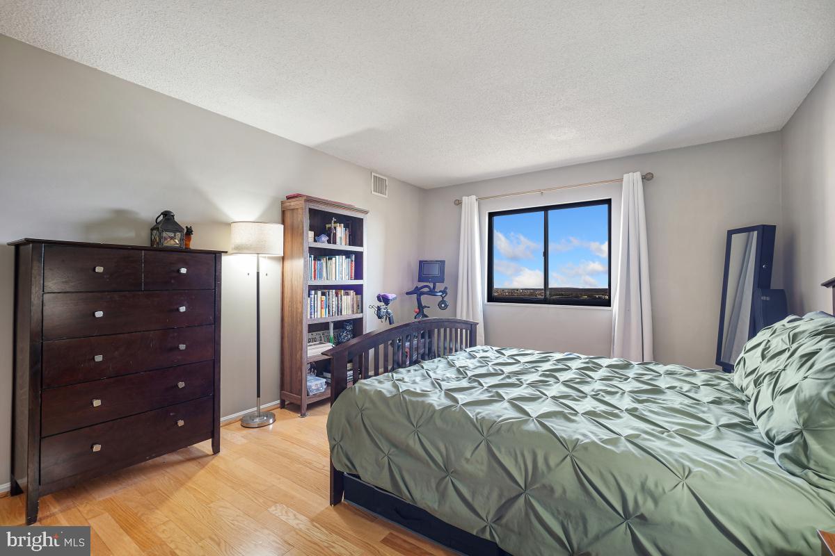 5903 MOUNT EAGLE DR #1612, ALEXANDRIA, Virginia 22303, 2 Bedrooms Bedrooms, 6 Rooms Rooms,1 BathroomBathrooms,Residential,For sale,5903 MOUNT EAGLE DR #1612,VAFX2272742 MLS # VAFX2272742