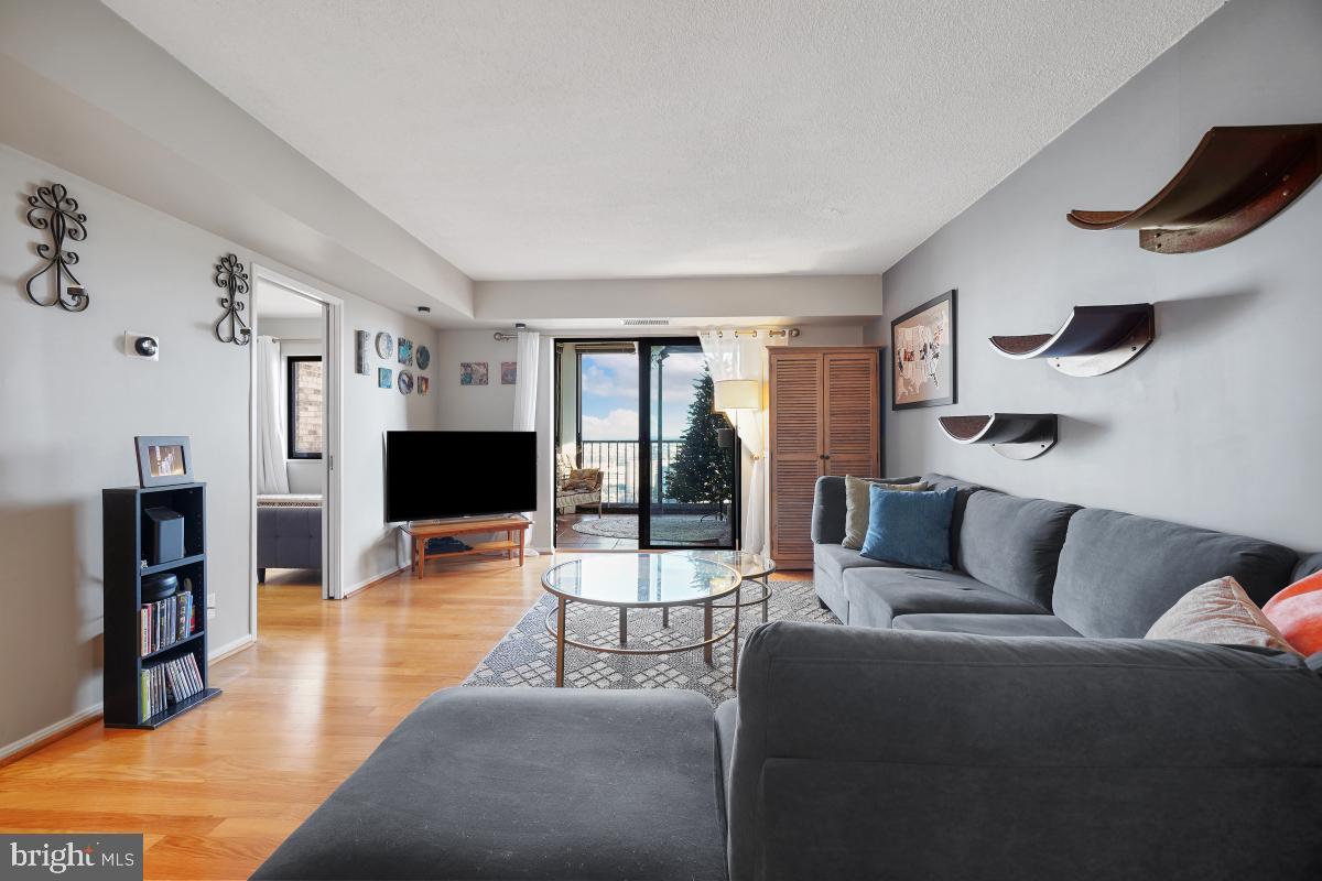 5903 MOUNT EAGLE DR #1612, ALEXANDRIA, Virginia 22303, 2 Bedrooms Bedrooms, 6 Rooms Rooms,1 BathroomBathrooms,Residential,For sale,5903 MOUNT EAGLE DR #1612,VAFX2272742 MLS # VAFX2272742