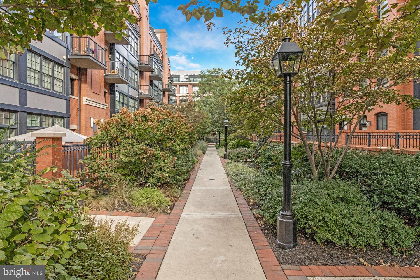 1610 N QUEEN ST #211, ARLINGTON, Virginia 22209, 2 Bedrooms Bedrooms, ,2 BathroomsBathrooms,Residential,For sale,1610 N QUEEN ST #211,VAAR2064562 MLS # VAAR2064562