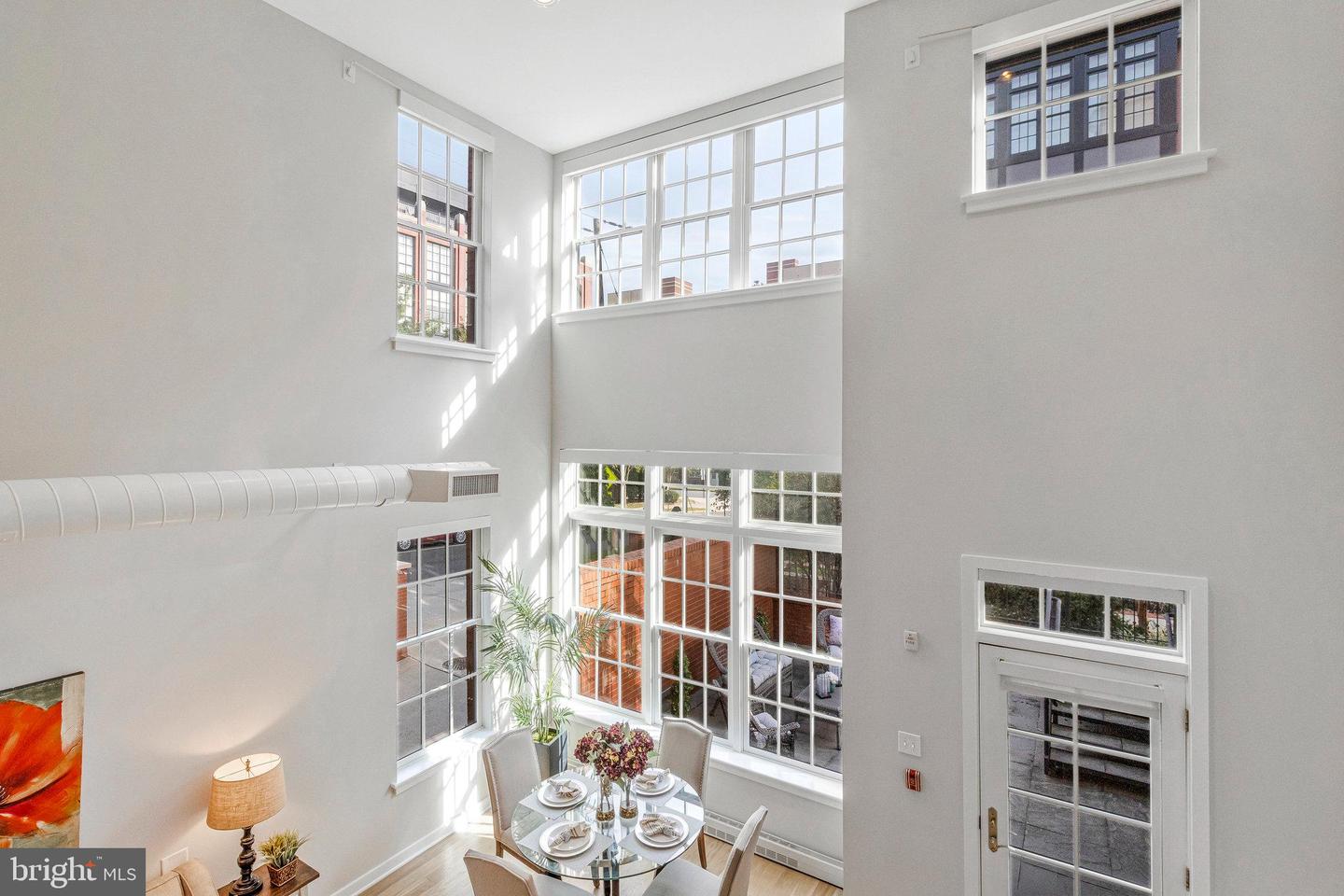 1610 N QUEEN ST #211, ARLINGTON, Virginia 22209, 2 Bedrooms Bedrooms, ,2 BathroomsBathrooms,Residential,For sale,1610 N QUEEN ST #211,VAAR2064562 MLS # VAAR2064562