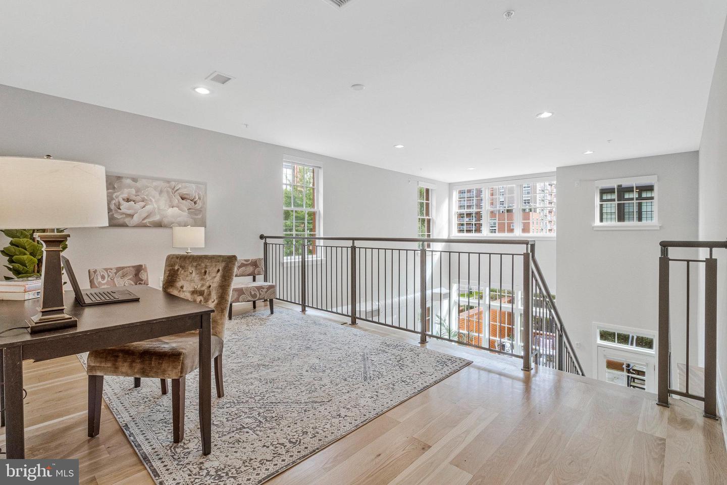 1610 N QUEEN ST #211, ARLINGTON, Virginia 22209, 2 Bedrooms Bedrooms, ,2 BathroomsBathrooms,Residential,For sale,1610 N QUEEN ST #211,VAAR2064562 MLS # VAAR2064562
