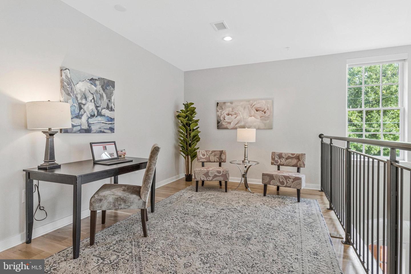 1610 N QUEEN ST #211, ARLINGTON, Virginia 22209, 2 Bedrooms Bedrooms, ,2 BathroomsBathrooms,Residential,For sale,1610 N QUEEN ST #211,VAAR2064562 MLS # VAAR2064562