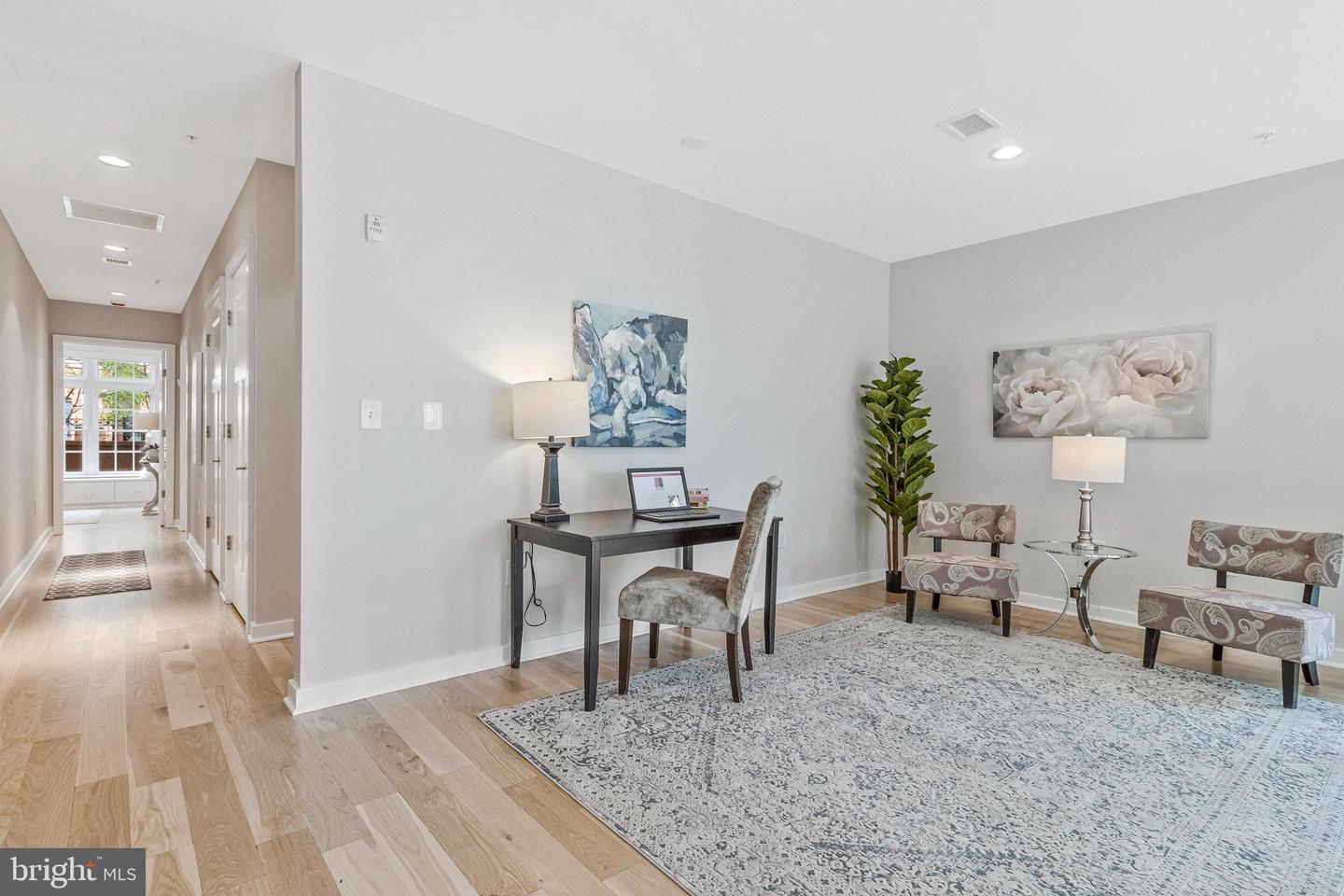 1610 N QUEEN ST #211, ARLINGTON, Virginia 22209, 2 Bedrooms Bedrooms, ,2 BathroomsBathrooms,Residential,For sale,1610 N QUEEN ST #211,VAAR2064562 MLS # VAAR2064562