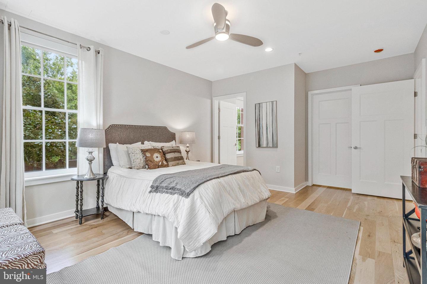 1610 N QUEEN ST #211, ARLINGTON, Virginia 22209, 2 Bedrooms Bedrooms, ,2 BathroomsBathrooms,Residential,For sale,1610 N QUEEN ST #211,VAAR2064562 MLS # VAAR2064562